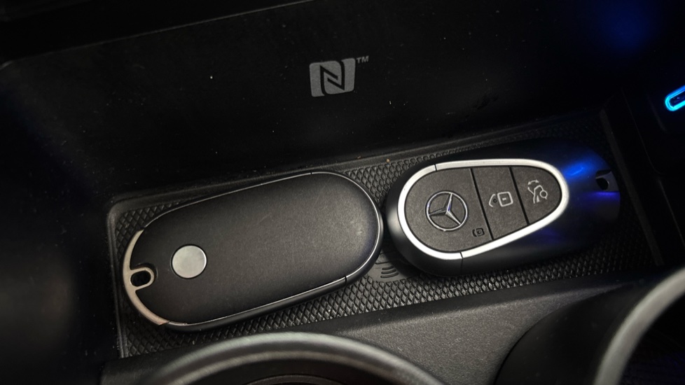MERCEDES EQE 2 keys
