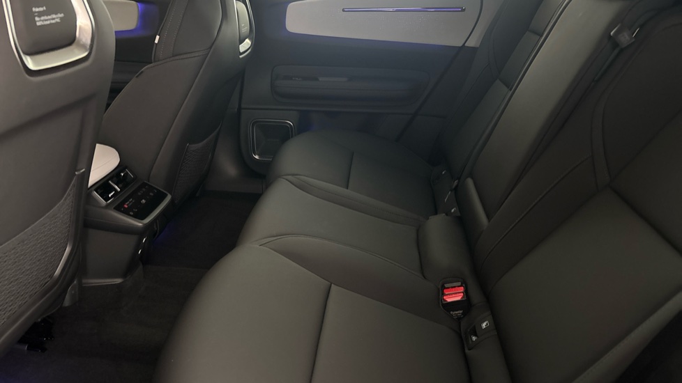 POLESTAR 4 Image 14