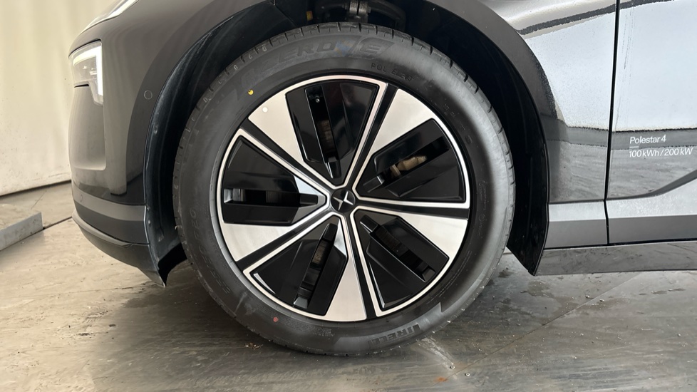 POLESTAR 4 Image 17