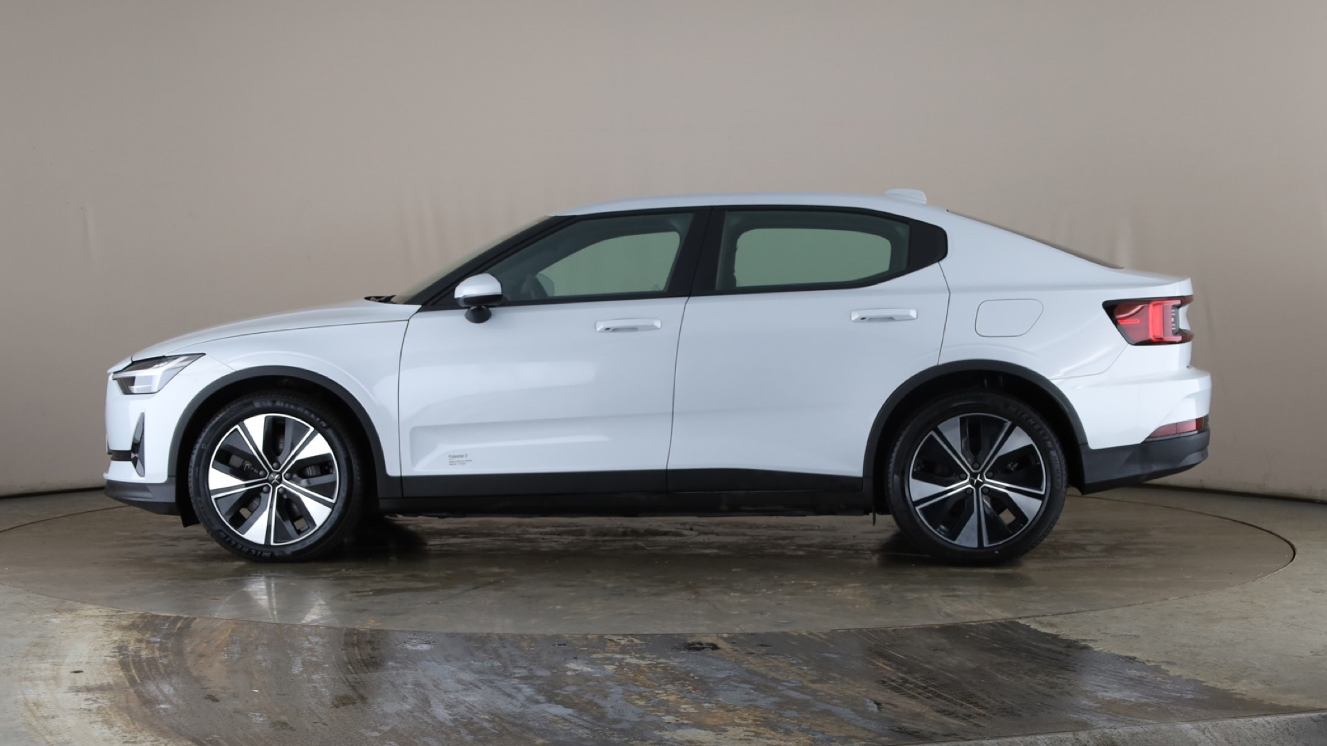 4020876 170kW 69kWh Standard Range Single motor 5dr Auto