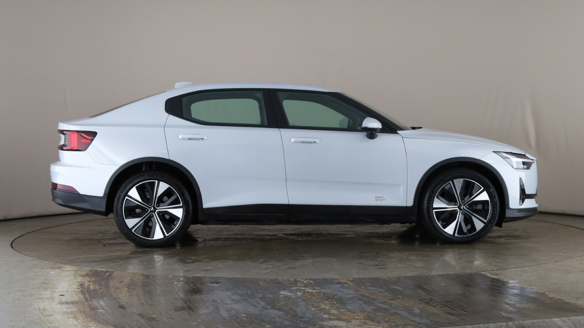 4020876 170kW 69kWh Standard Range Single motor 5dr Auto