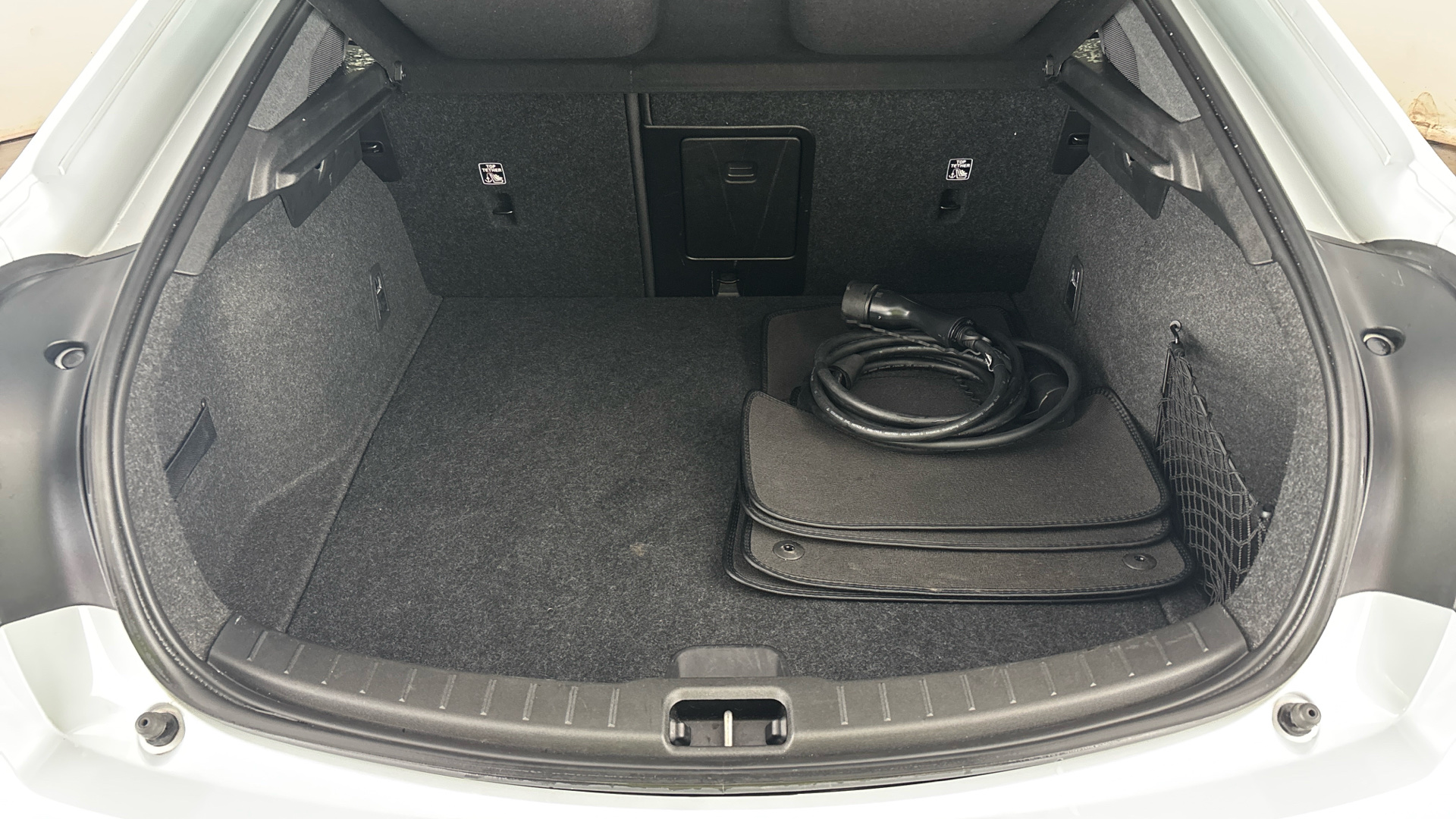 4020876 170kW 69kWh Standard Range Single motor 5dr Auto