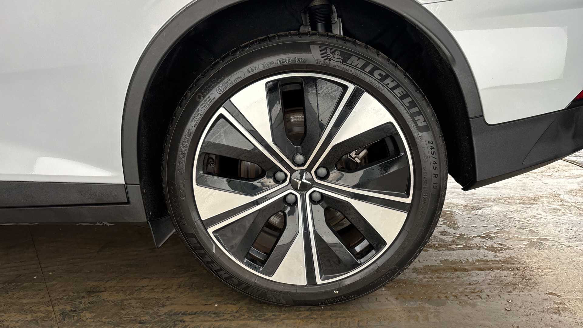 4020876 170kW 69kWh Standard Range Single motor 5dr Auto