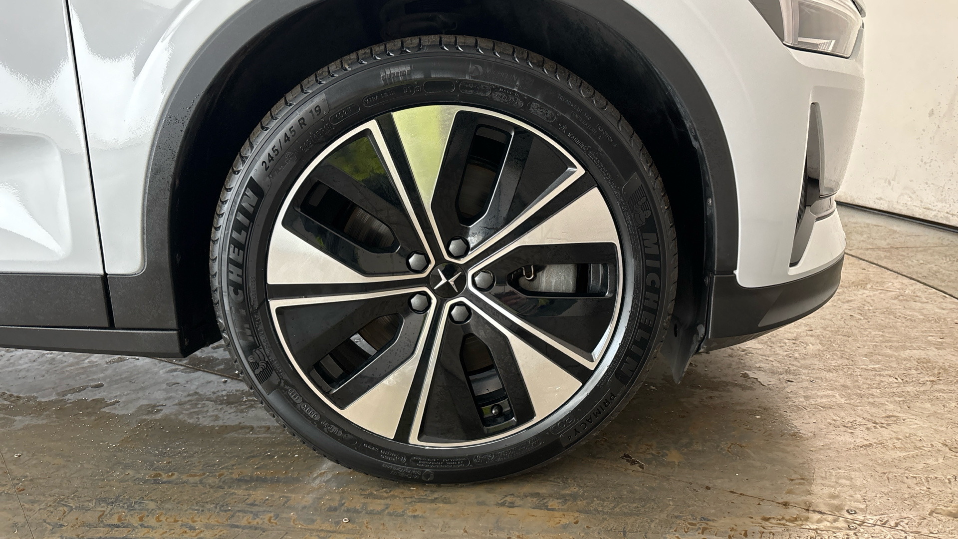 4020876 170kW 69kWh Standard Range Single motor 5dr Auto