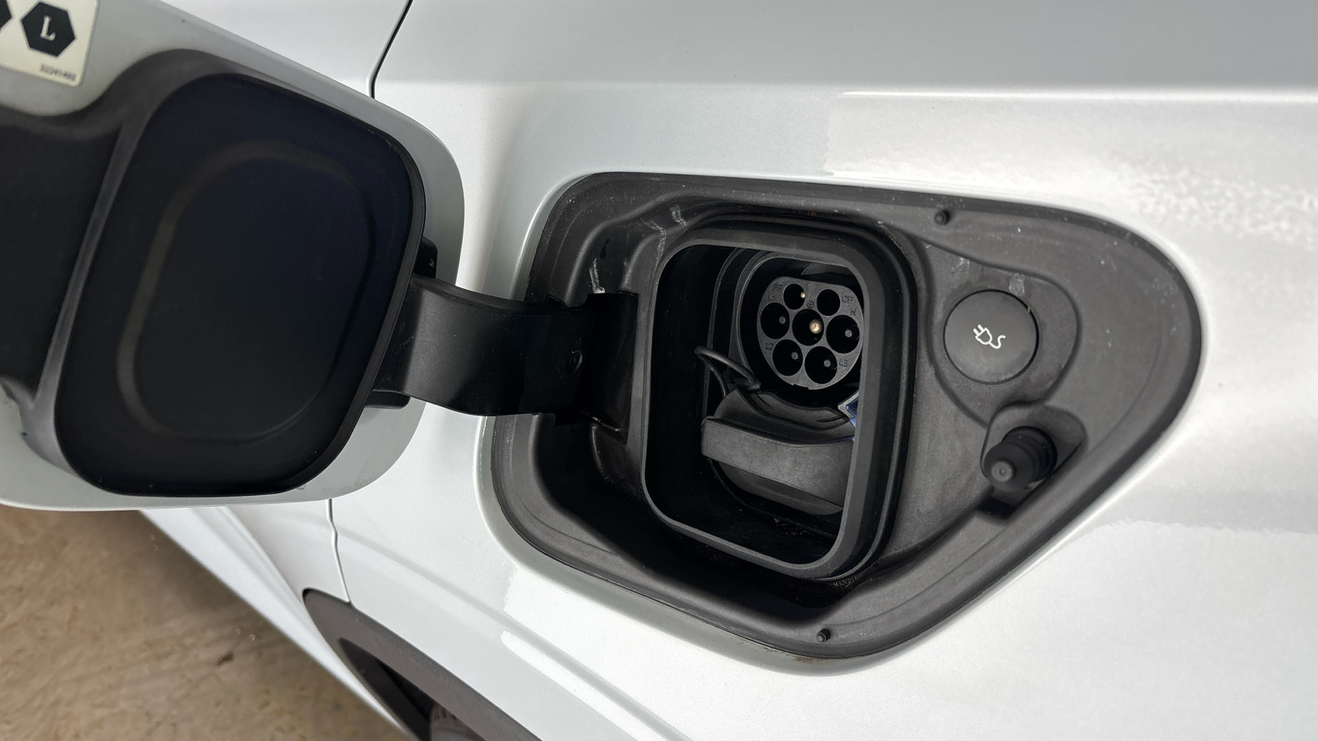 4020876 170kW 69kWh Standard Range Single motor 5dr Auto