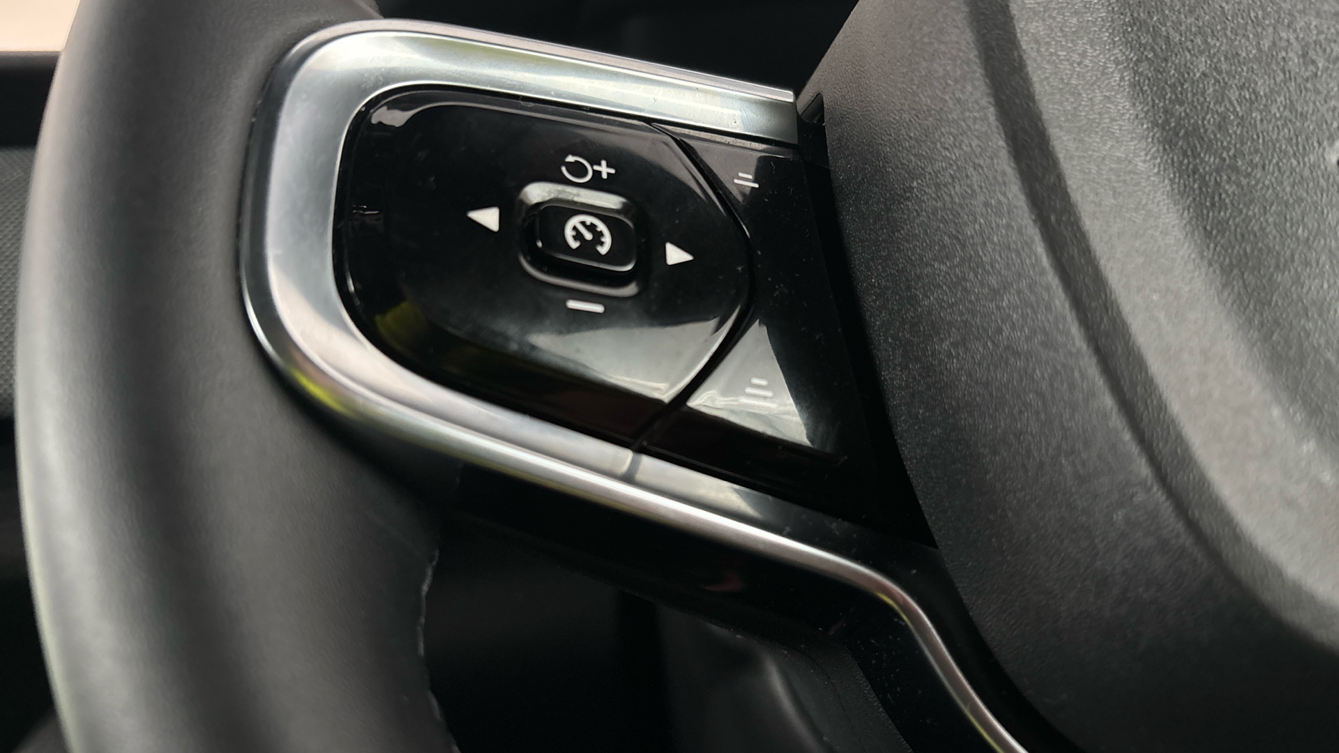 4020876 170kW 69kWh Standard Range Single motor 5dr Auto