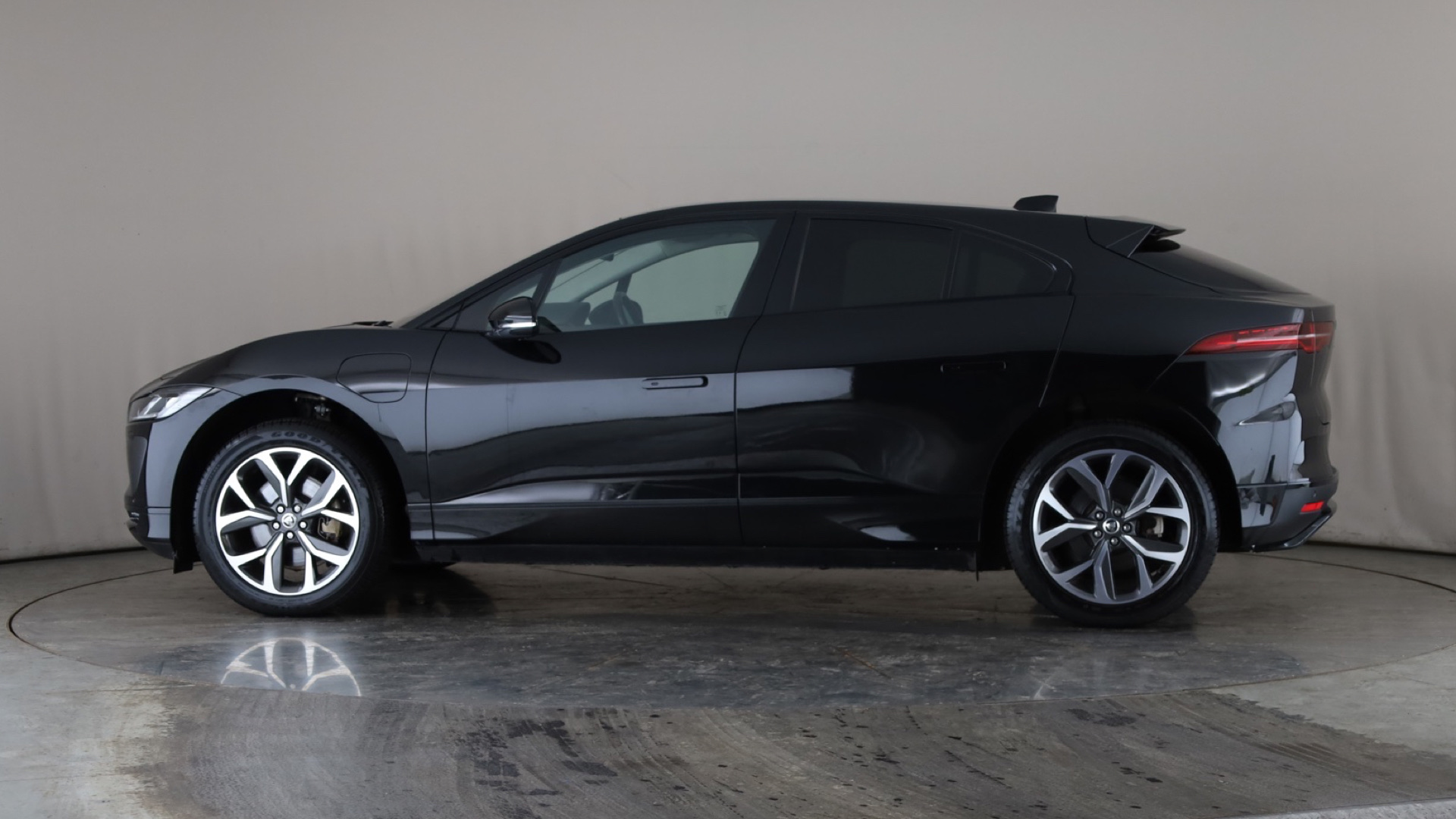 294kW EV400 R-Dynamic HSE Black 90kWh 5dr Auto [2024]