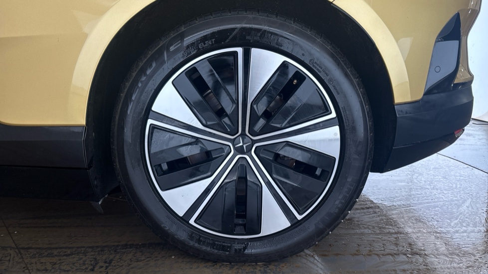 POLESTAR 4 Image 18