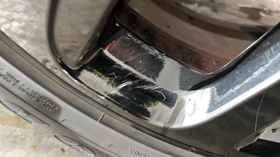 JAGUAR I-PACE scratches