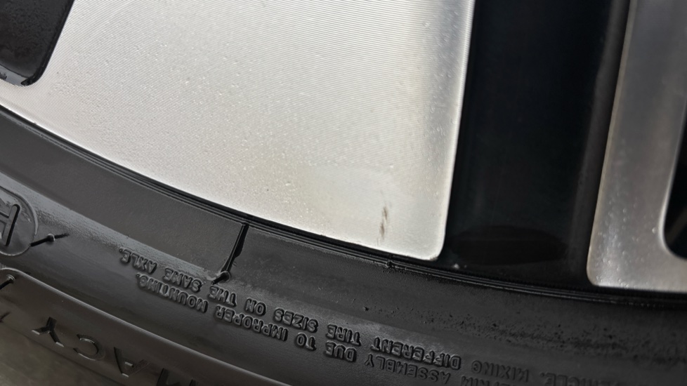 POLESTAR 2 Scratches