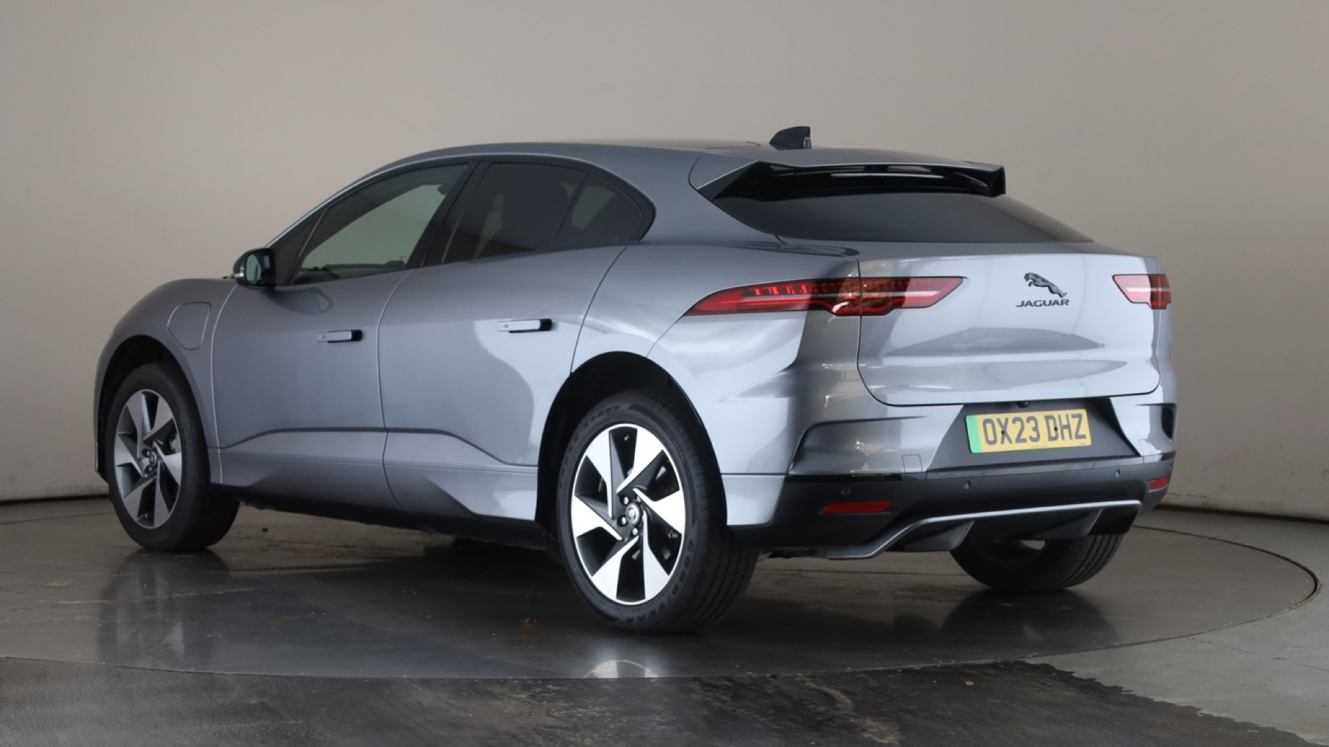 294kW EV400 R-Dynamic SE Black 90kWh 5dr Auto