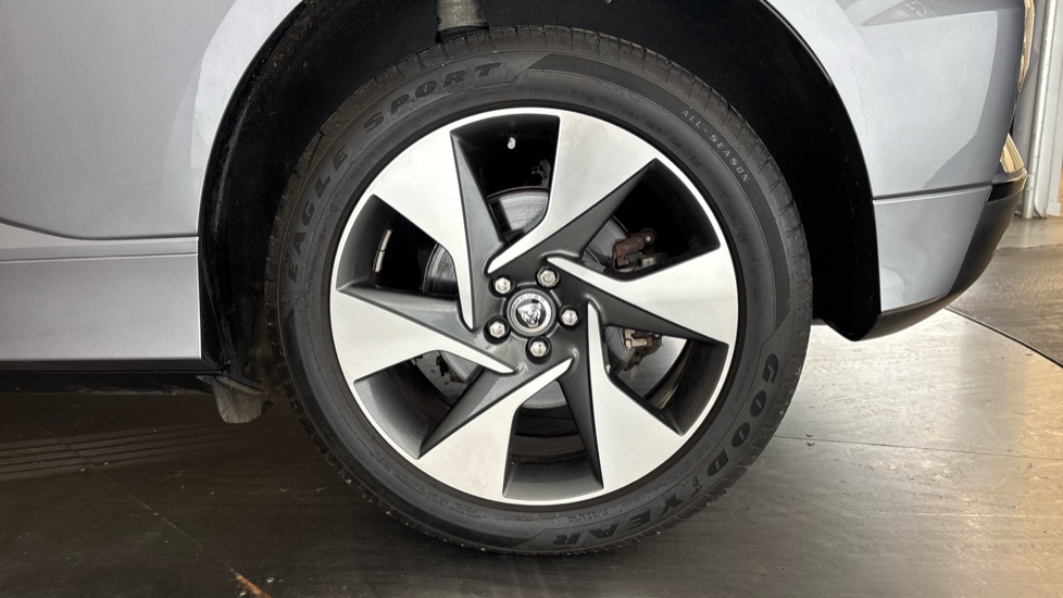 JAGUAR I-PACE Image 18