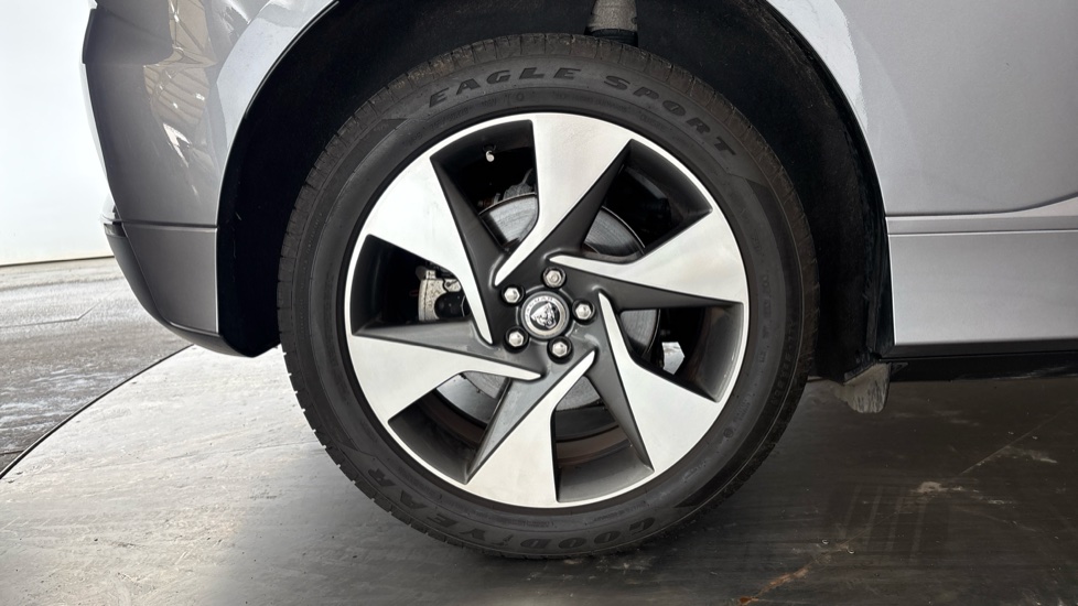 JAGUAR I-PACE Image 19