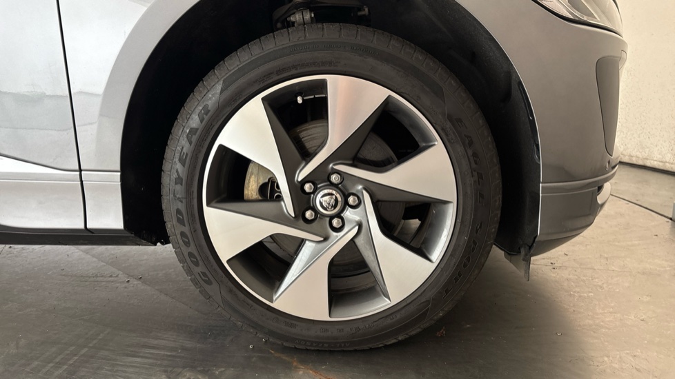 JAGUAR I-PACE Image 20
