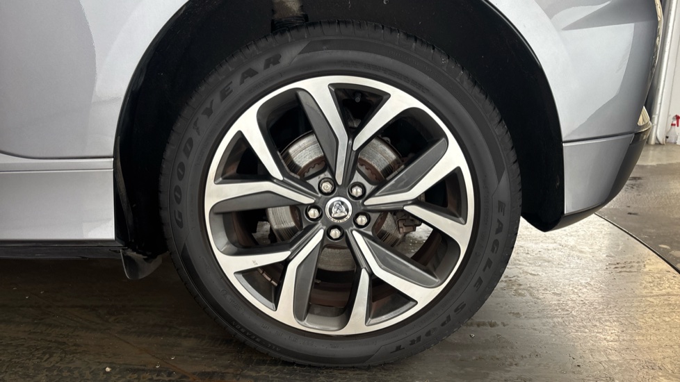 JAGUAR I-PACE Image 18