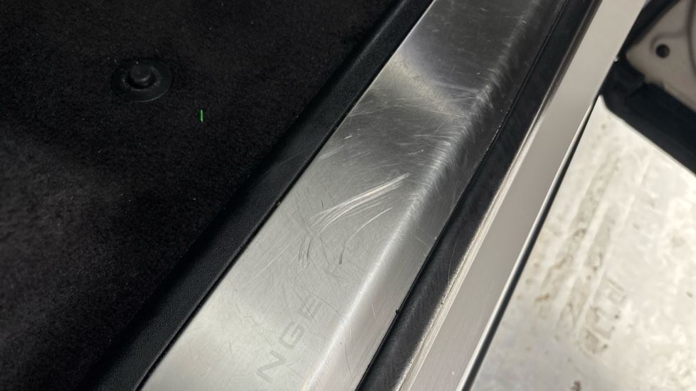 LAND ROVER RANGE ROVER SPORT Scratches
