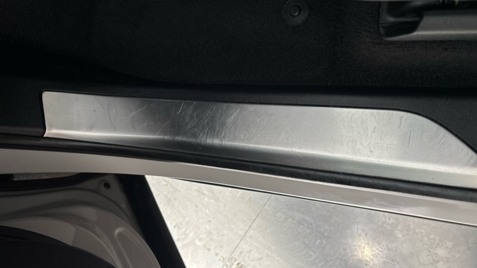LAND ROVER RANGE ROVER SPORT Scratches