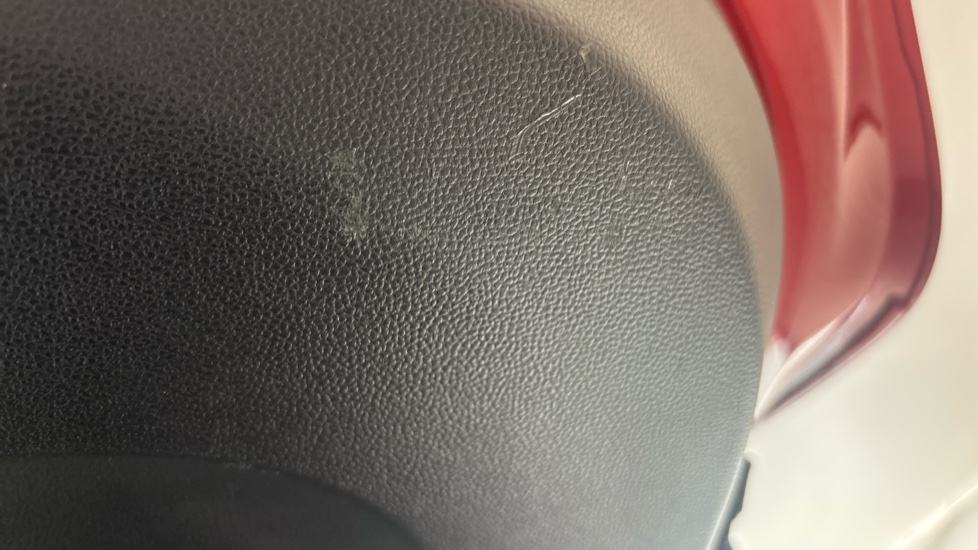 MG MG4 scuff