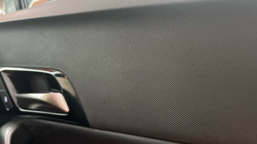 MG MG4 scuff