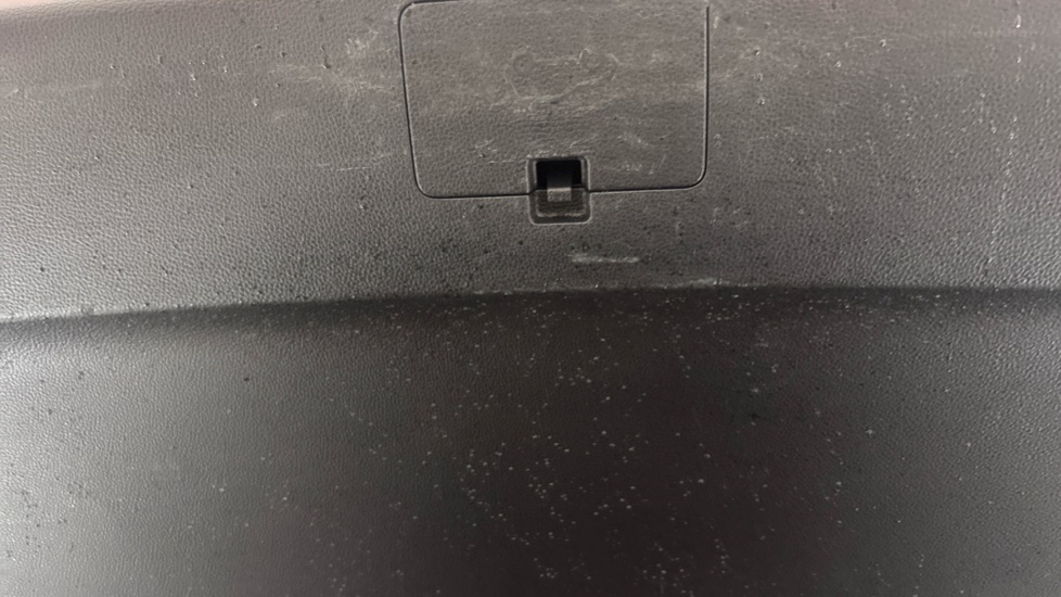 MG MG4 scuff