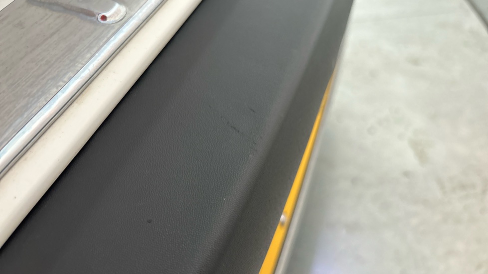 MERCEDES EQA scratches