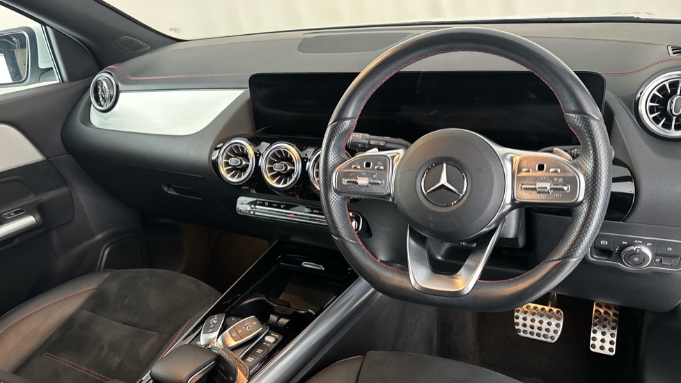 MERCEDES EQA Image 9