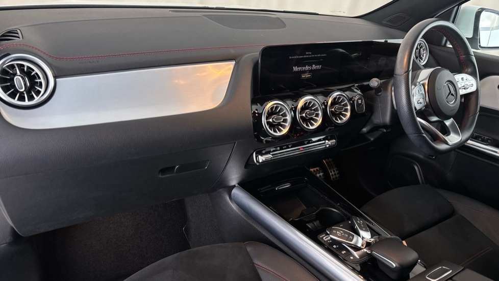 MERCEDES EQA Image 10