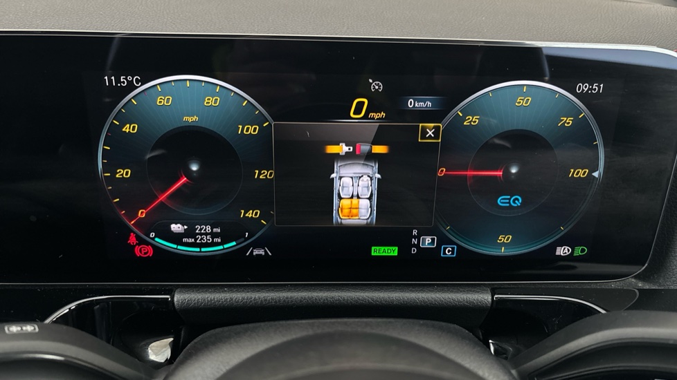 MERCEDES EQA Image 13