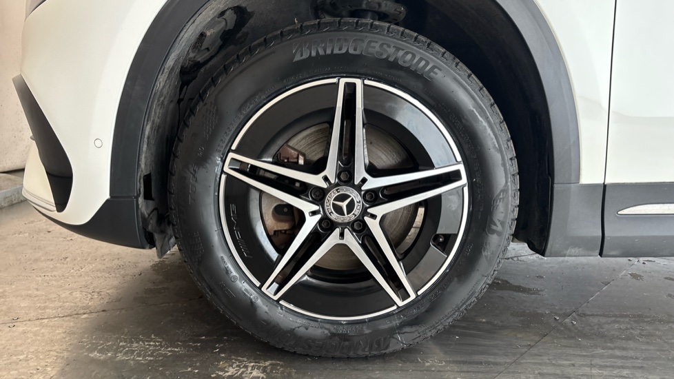 MERCEDES EQA Image 17