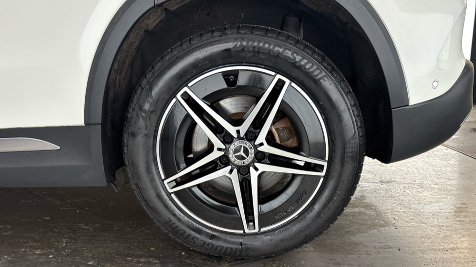 MERCEDES EQA Image 18