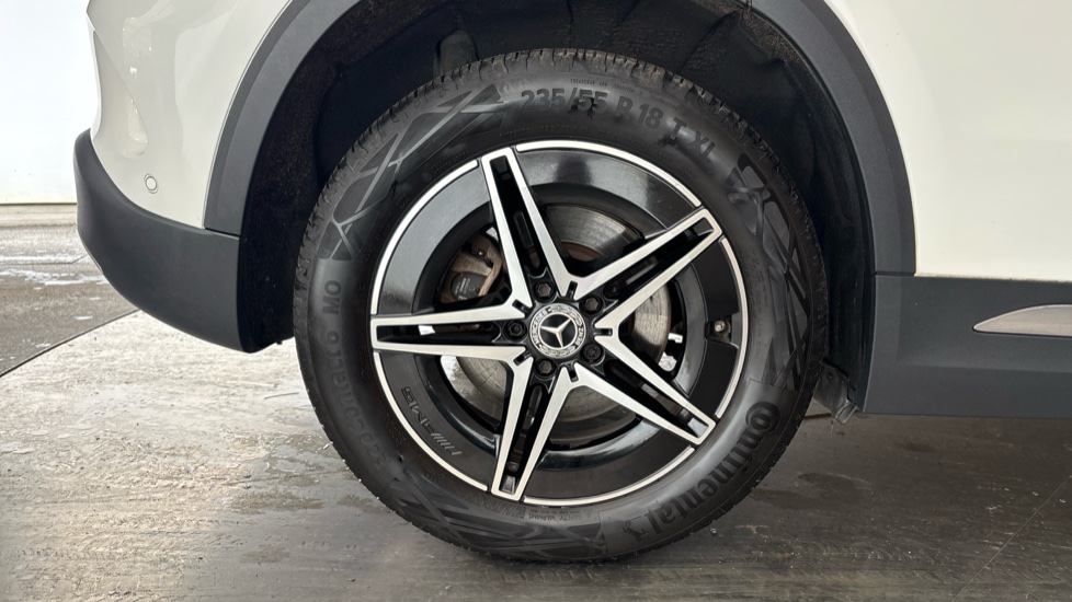 MERCEDES EQA Image 19