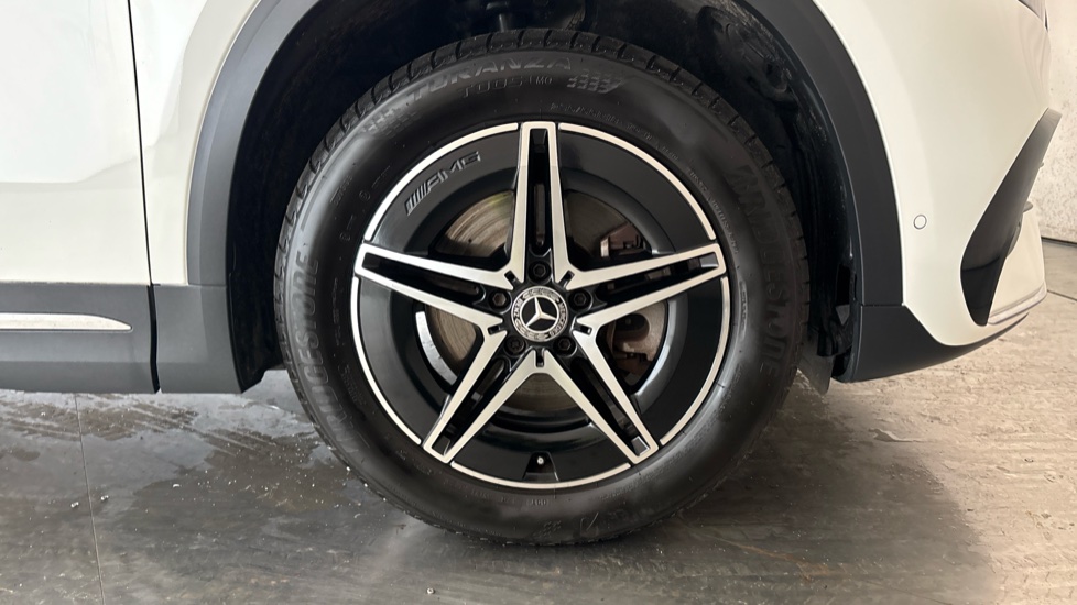 MERCEDES EQA Image 20