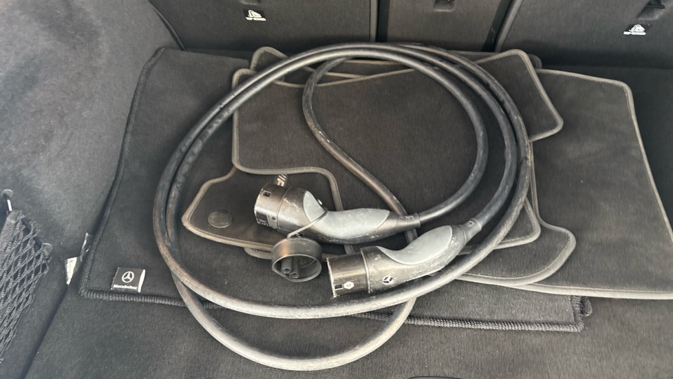 MERCEDES EQA Image 22