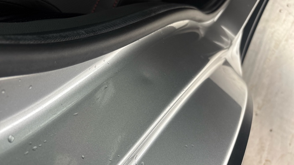 MG ZS Dent