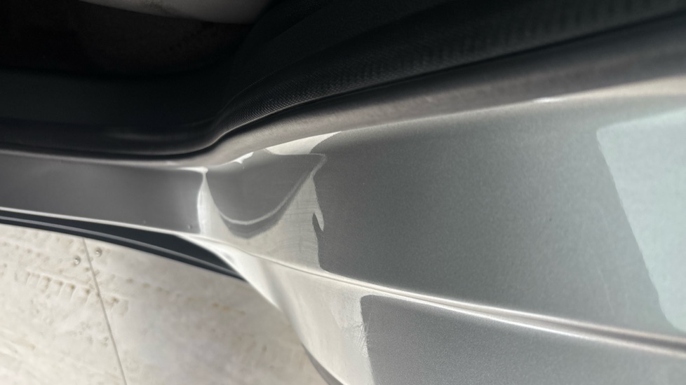 MG ZS Dent