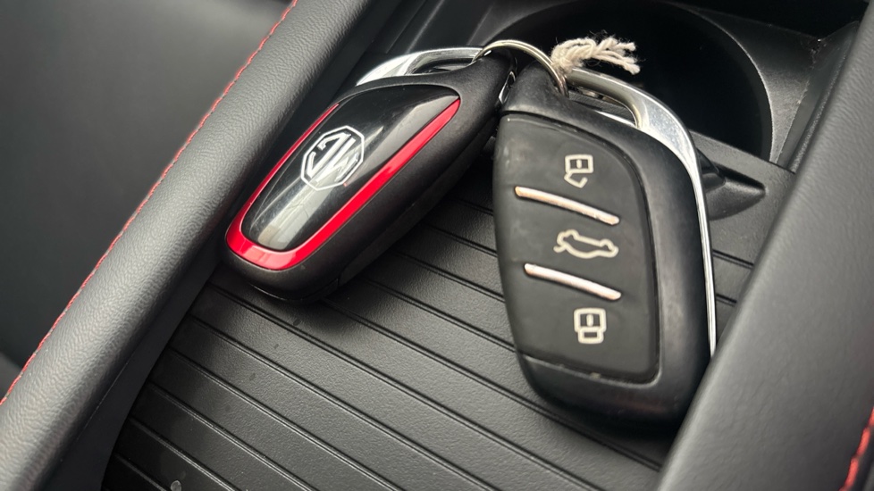 MG ZS 2 keys