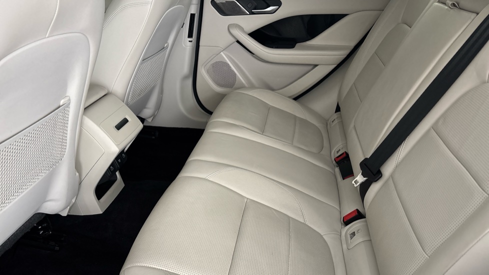JAGUAR I-PACE Image 14