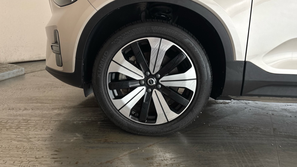 VOLVO XC40 Image 17