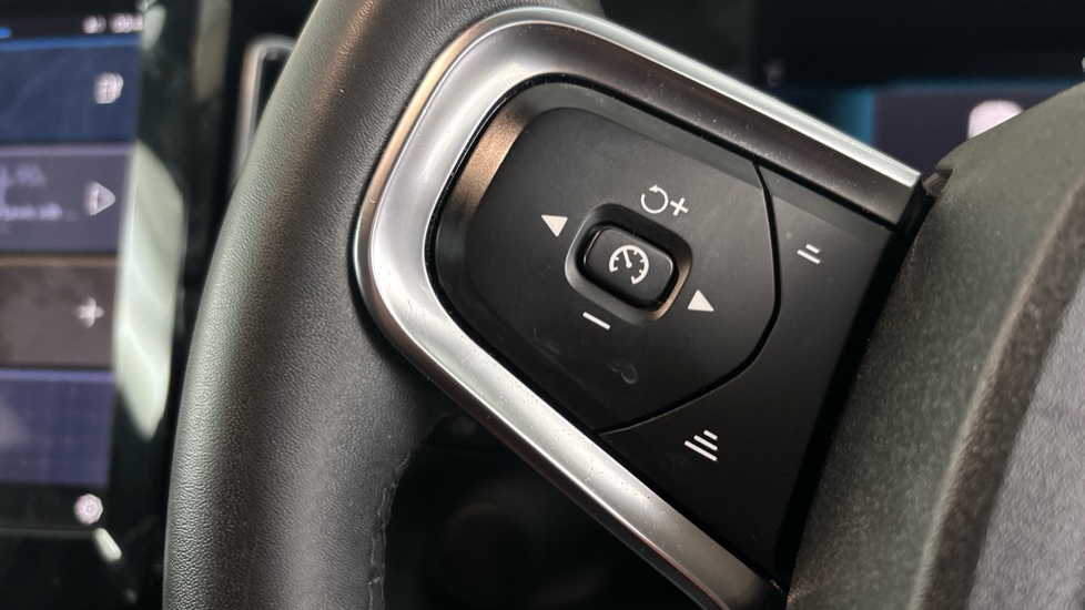 VOLVO XC40 cruise control