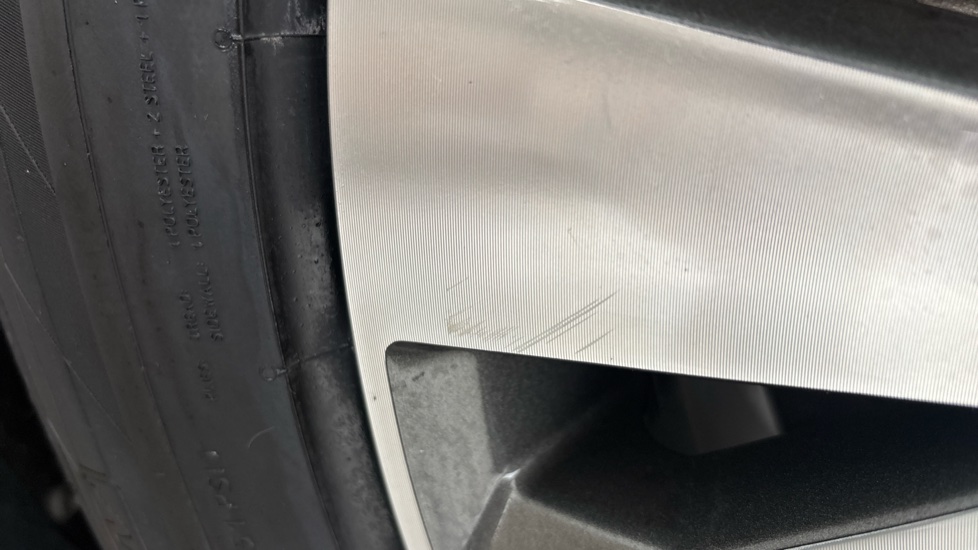 AUDI Q4 scuff
