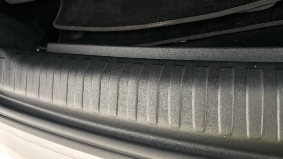 AUDI Q4 scuff