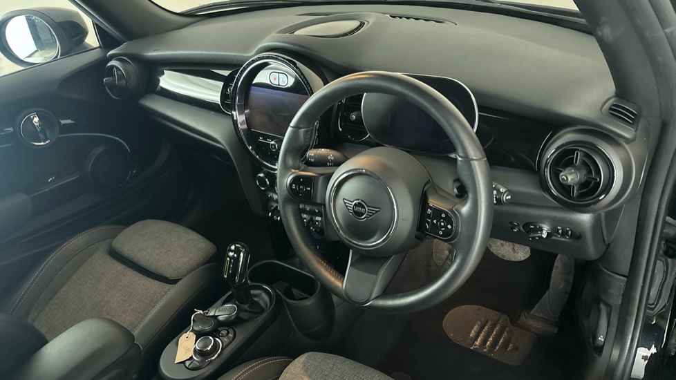 MINI HATCHBACK Image 9