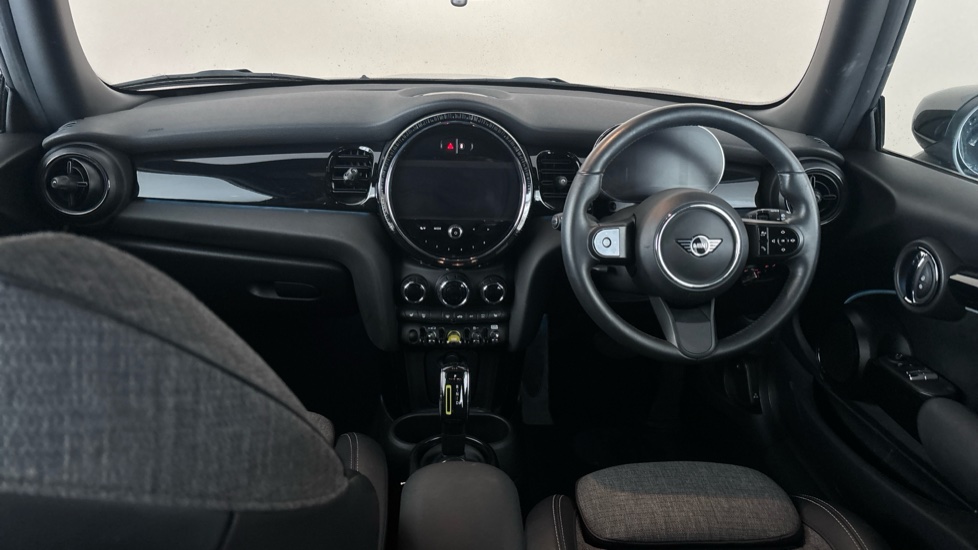 MINI HATCHBACK Image 11