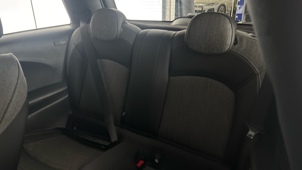 MINI HATCHBACK Image 14