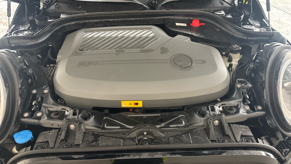 MINI HATCHBACK Image 16