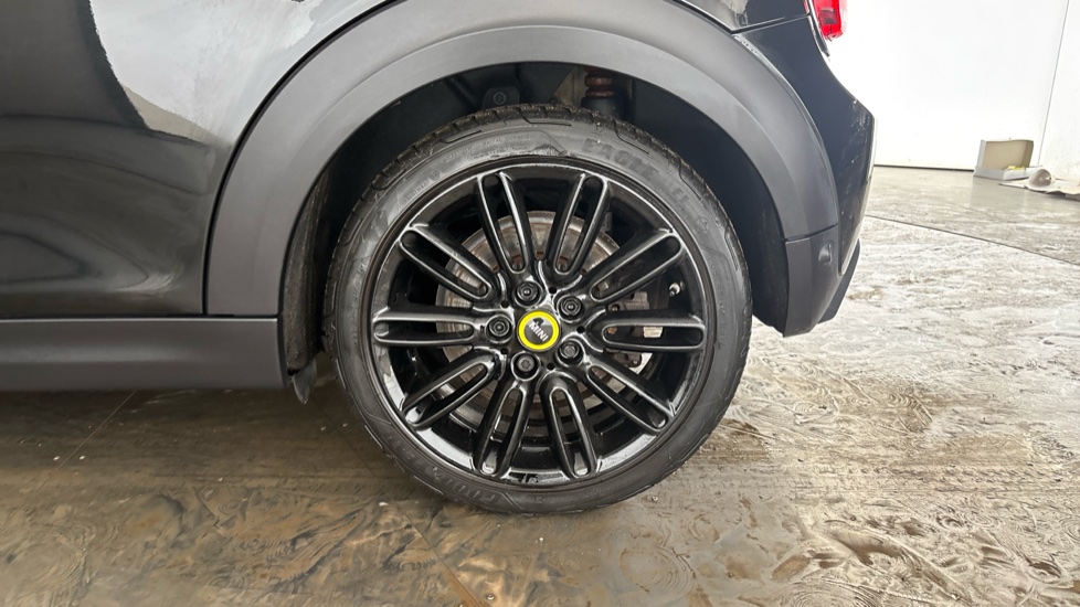 MINI HATCHBACK Image 18