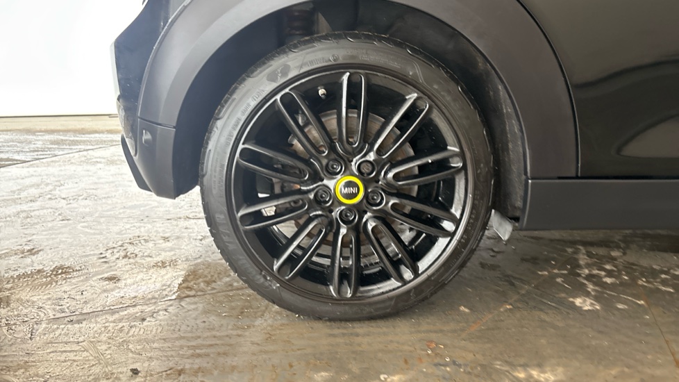 MINI HATCHBACK Image 19