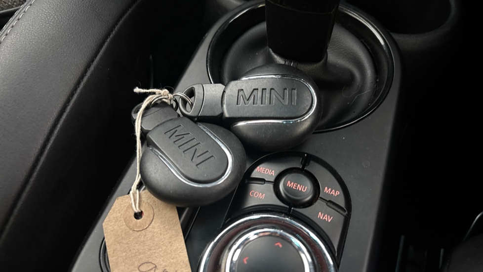 MINI HATCHBACK 2 keys