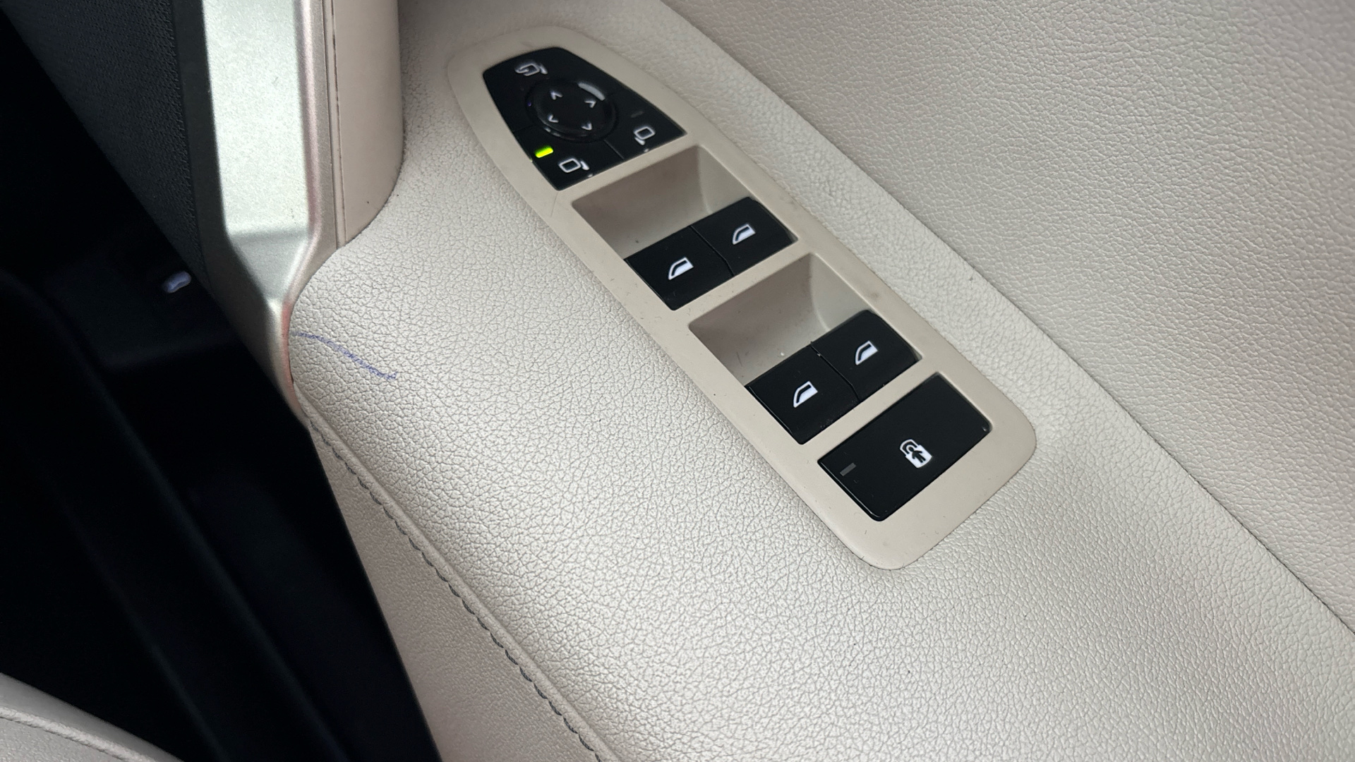 4027758 240kW xDrive40 M Sport Edition 76.6kWh 5dr Auto