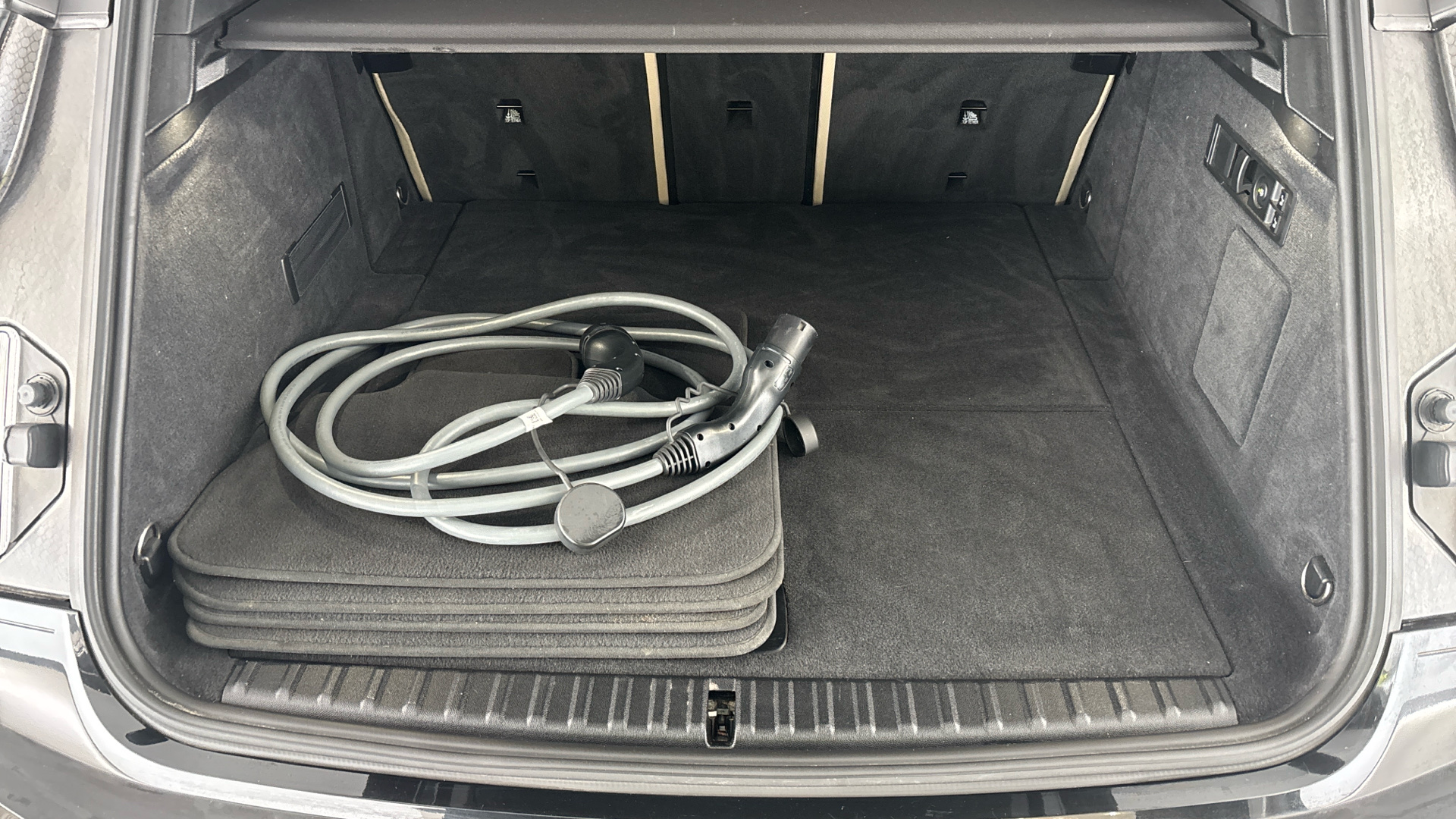 4027758 240kW xDrive40 M Sport Edition 76.6kWh 5dr Auto